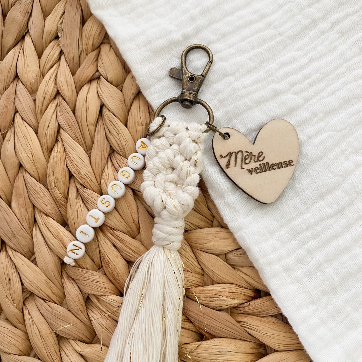 Porte-clés en macramé et médaillon "Maman"