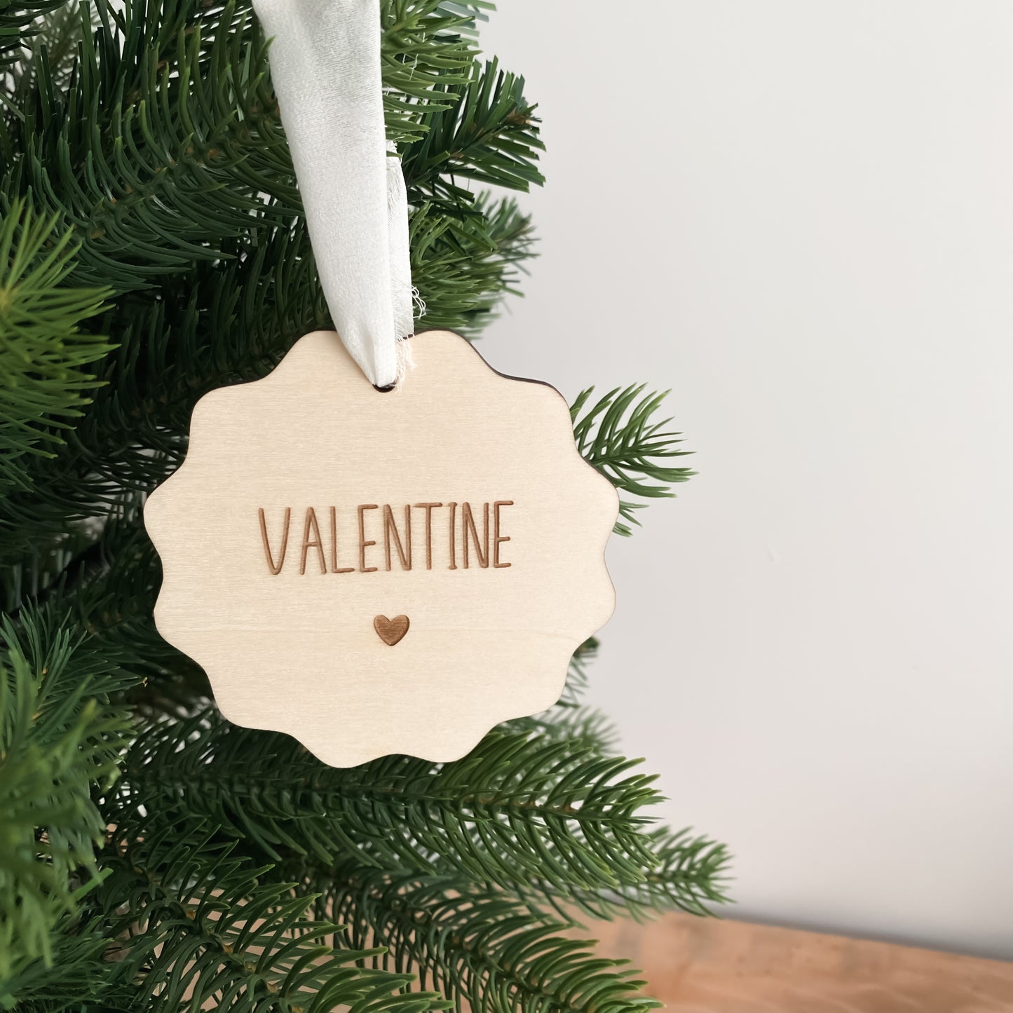 Boule de Noël en bois personnalisée