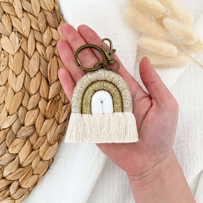 Porte-clés arc-en-ciel en macramé