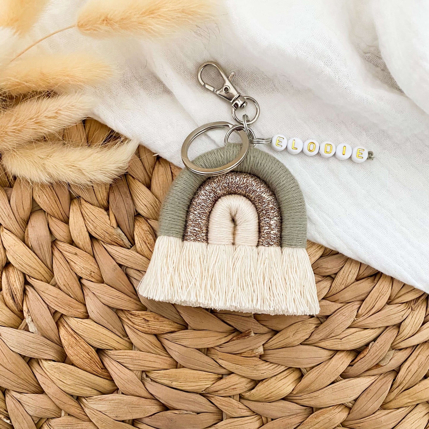 Porte-clés arc-en-ciel en macramé