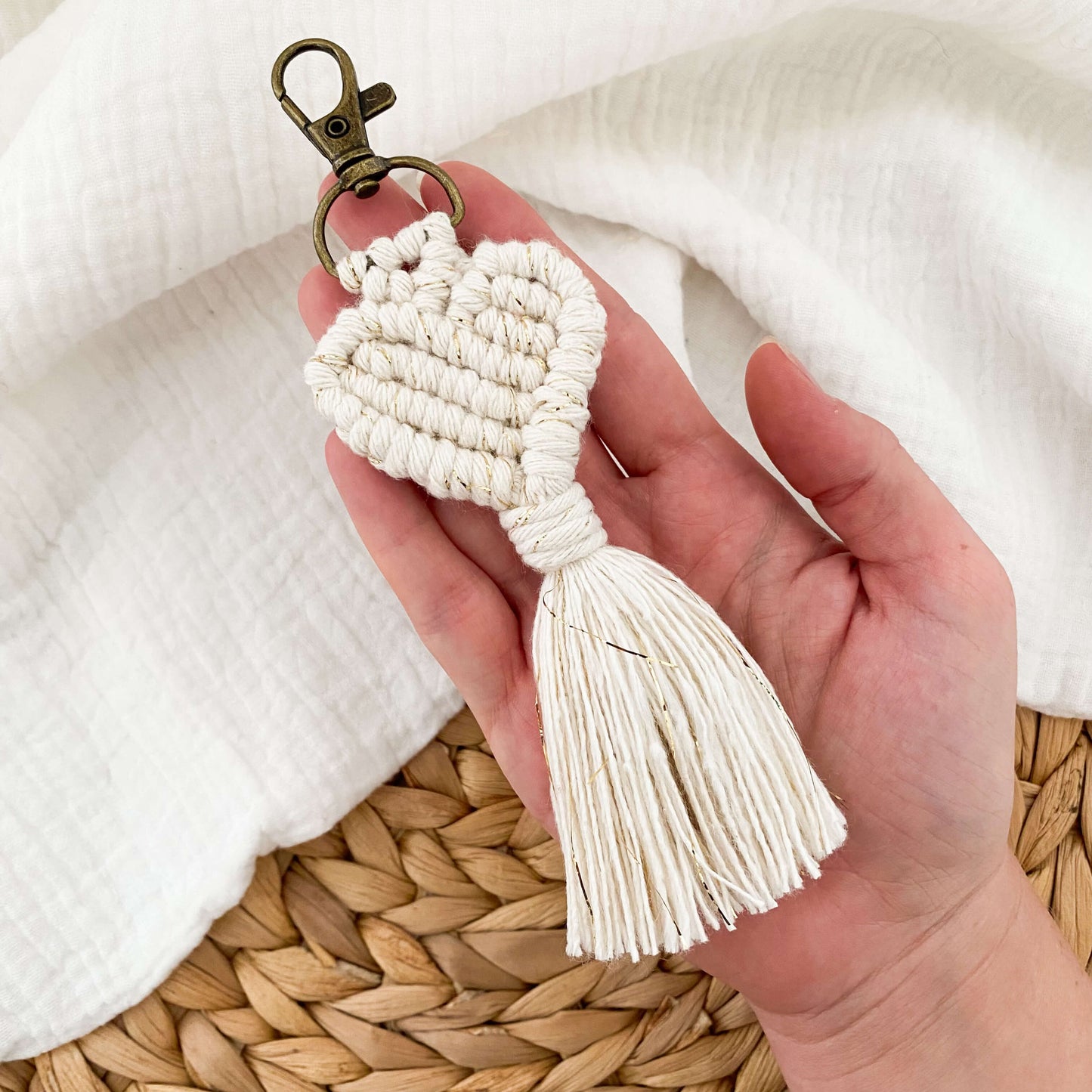 Porte-clés cœur en macramé