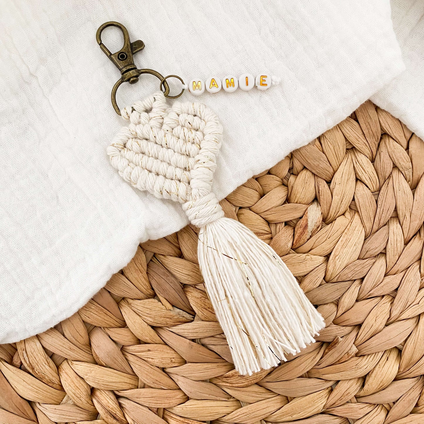 Porte-clés cœur en macramé