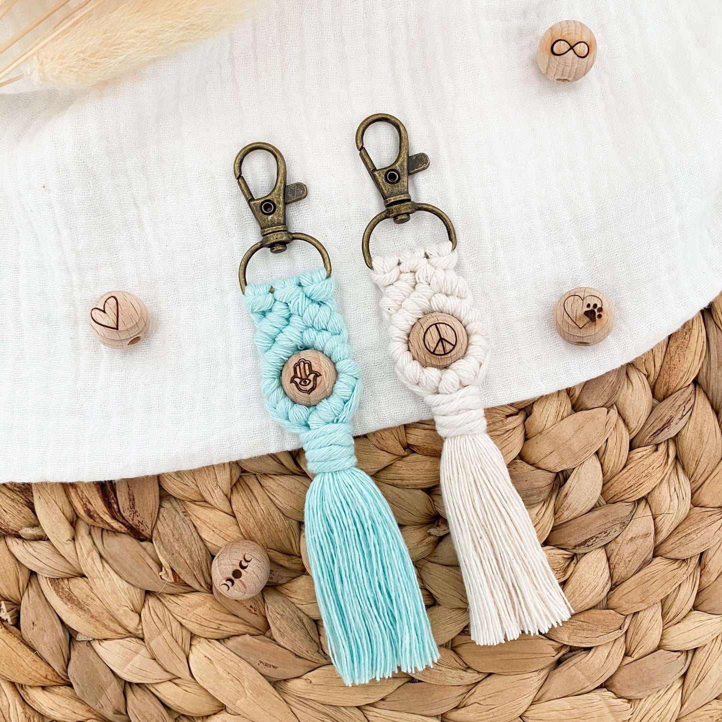 Porte-clés en macramé et perle gravée - SYMBOLE