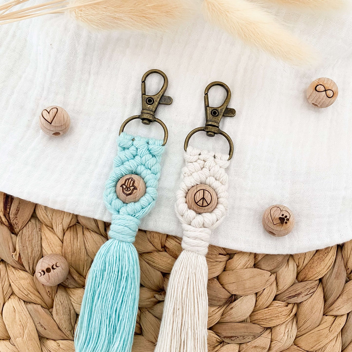 Porte-clés en macramé et perle gravée - SYMBOLE