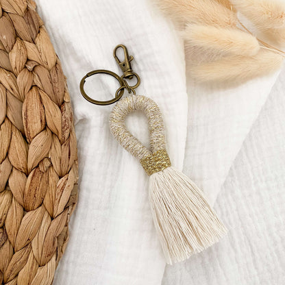 Porte-clés boucle pompon en macramé